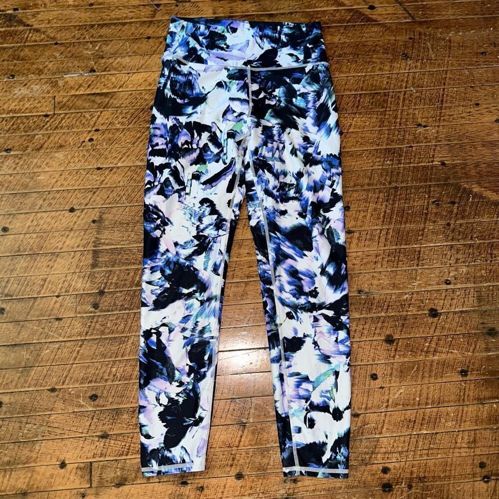 Fabletics blue & white XS Athleisure workout cropped leggings